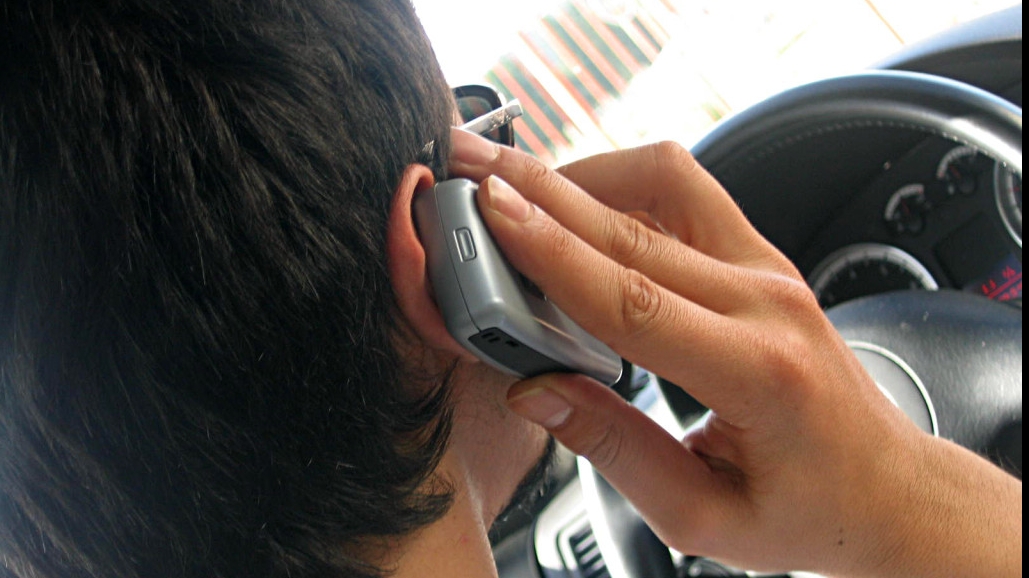 COD RUTIER: Vorbesti la telefon la volan sau nu porti centura de siguranta? Din 6 februarie vei primi 1.600 lei amenda