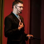 4. La „Primul spectacol și confirmarea” Adrian Pintea Magicianul