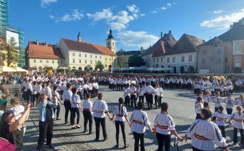 Flashmob spectaculos în centrul Sibiului