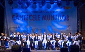Tradițiile lumii se întâlnesc la Festivalul Internațional de Folclor „Cântecele Munților”