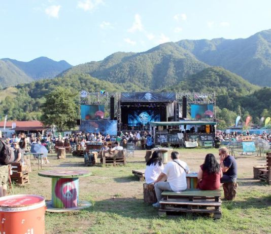 Festivalul Vama de la Munte recompensează comunitatea locală cu abonamente la jumătate de preț