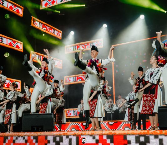Culoare, ritm și tradiții la Festivalul „Cântecele Munților”