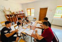 100 de copii din satele sibiene au învățat să navigheze mai sigur în lumea digitală