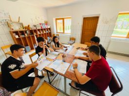 100 de copii din satele sibiene au învățat să navigheze mai sigur în lumea digitală