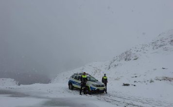 Circulația pe Transfăgărășan, închisă temporar din cauza vremii nefavorabile